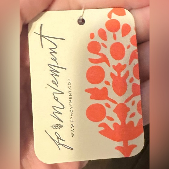 099 Free People Movement Inspire Buti Logo Tee NWT - Picture 6 of 7